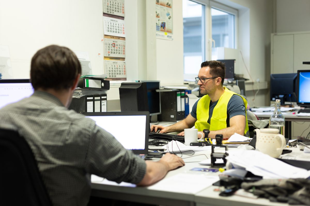 How to Choose the Right Freight Forwarder To Scale With Your Needs